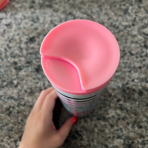 Lilly Pulitzer - Picture 2 of 3